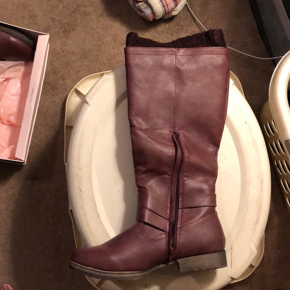 Maroon, tall boots. - Picture 2 of 4